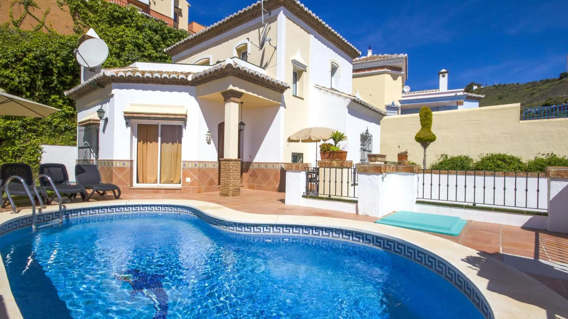 Nerja Villas Tamango Hill Silhouse