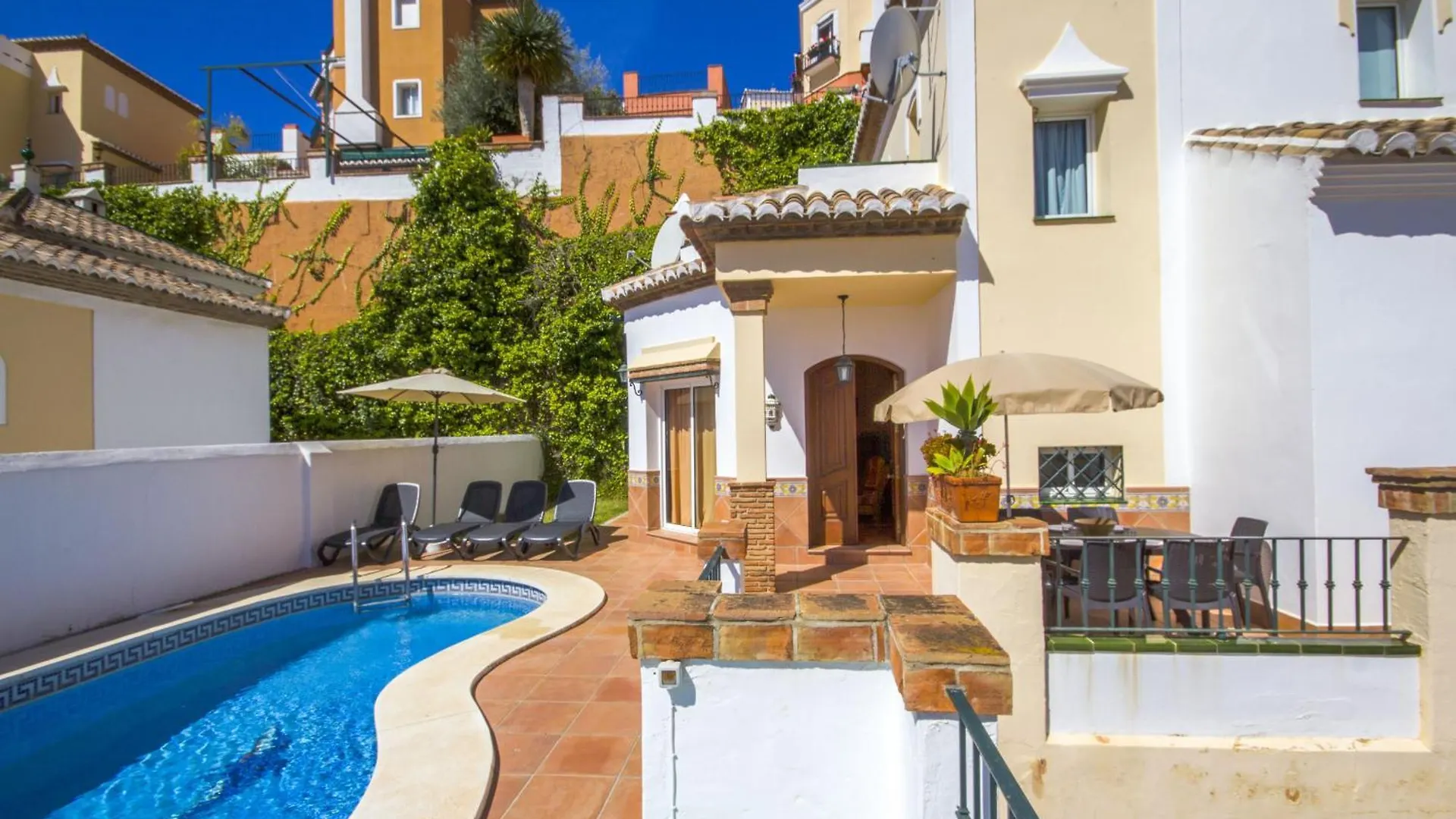 Nerja Villas Tamango Hill Silhouse